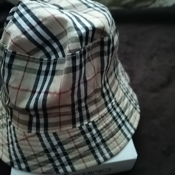 BURBERRY STYLE BUCKET HAT 🪣 - Picture 5 of 16